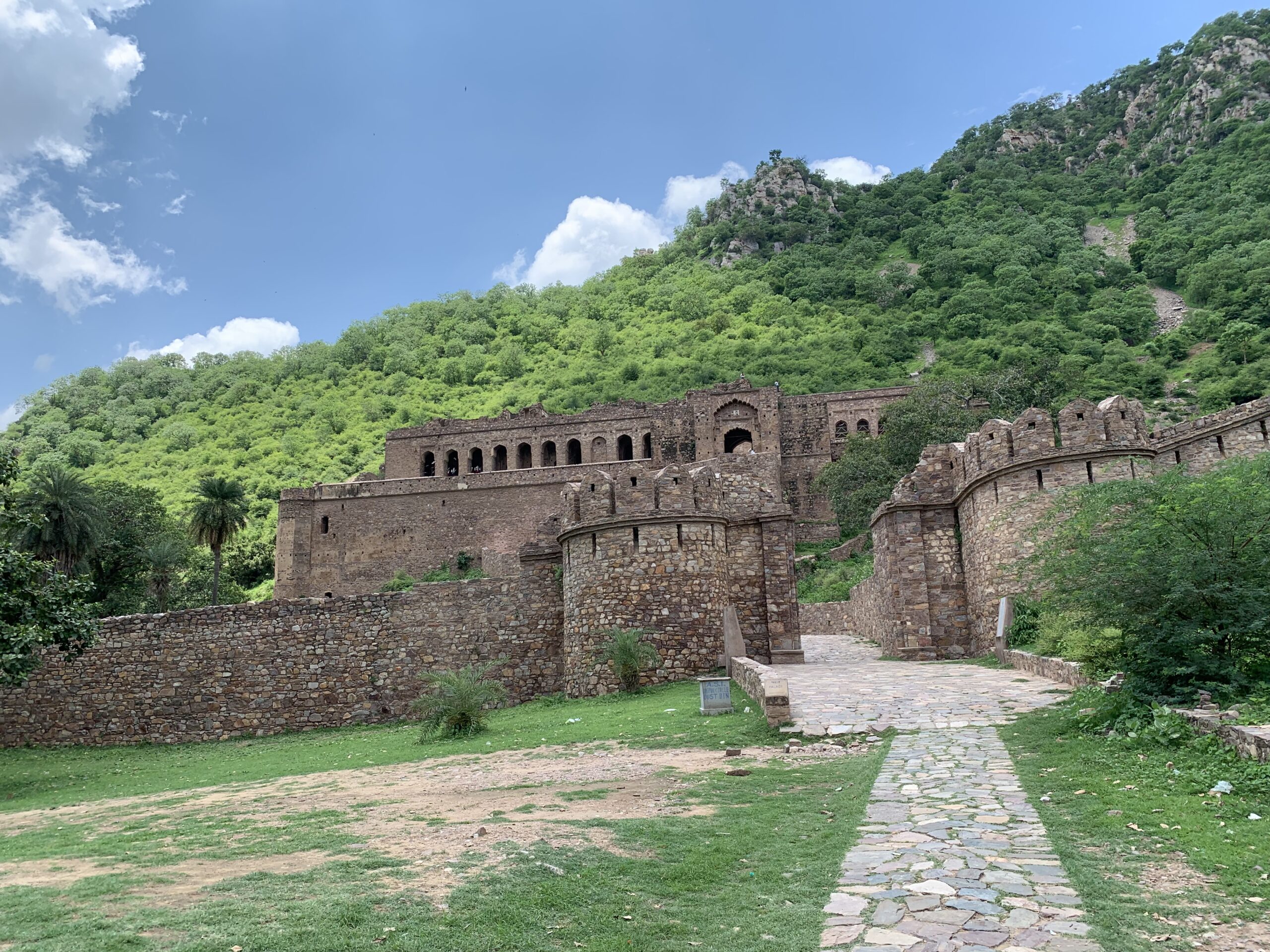 bhangarh fort